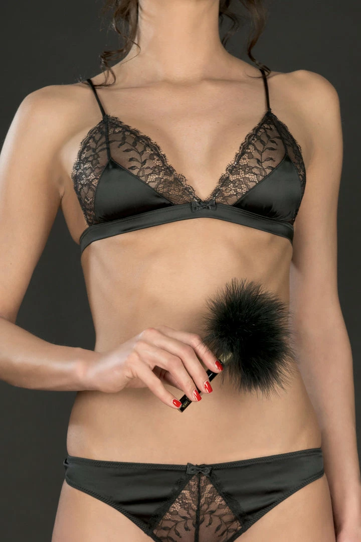 Maison Close Les Burlesques Feather Tickler 5 Maison Close Les Burlesques Feather Tickler